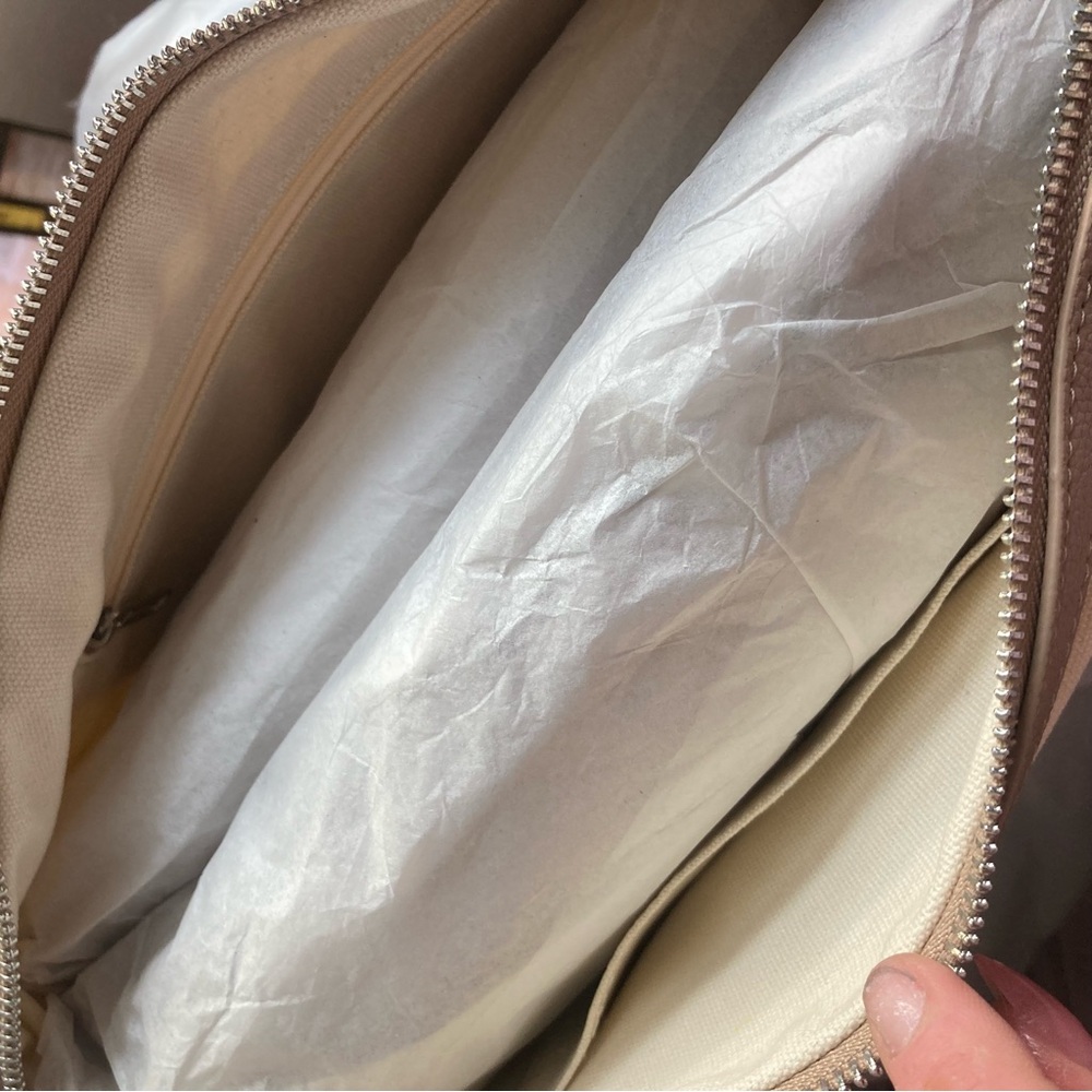 Elegant Beige Tote Bag - Picture 8 of 10